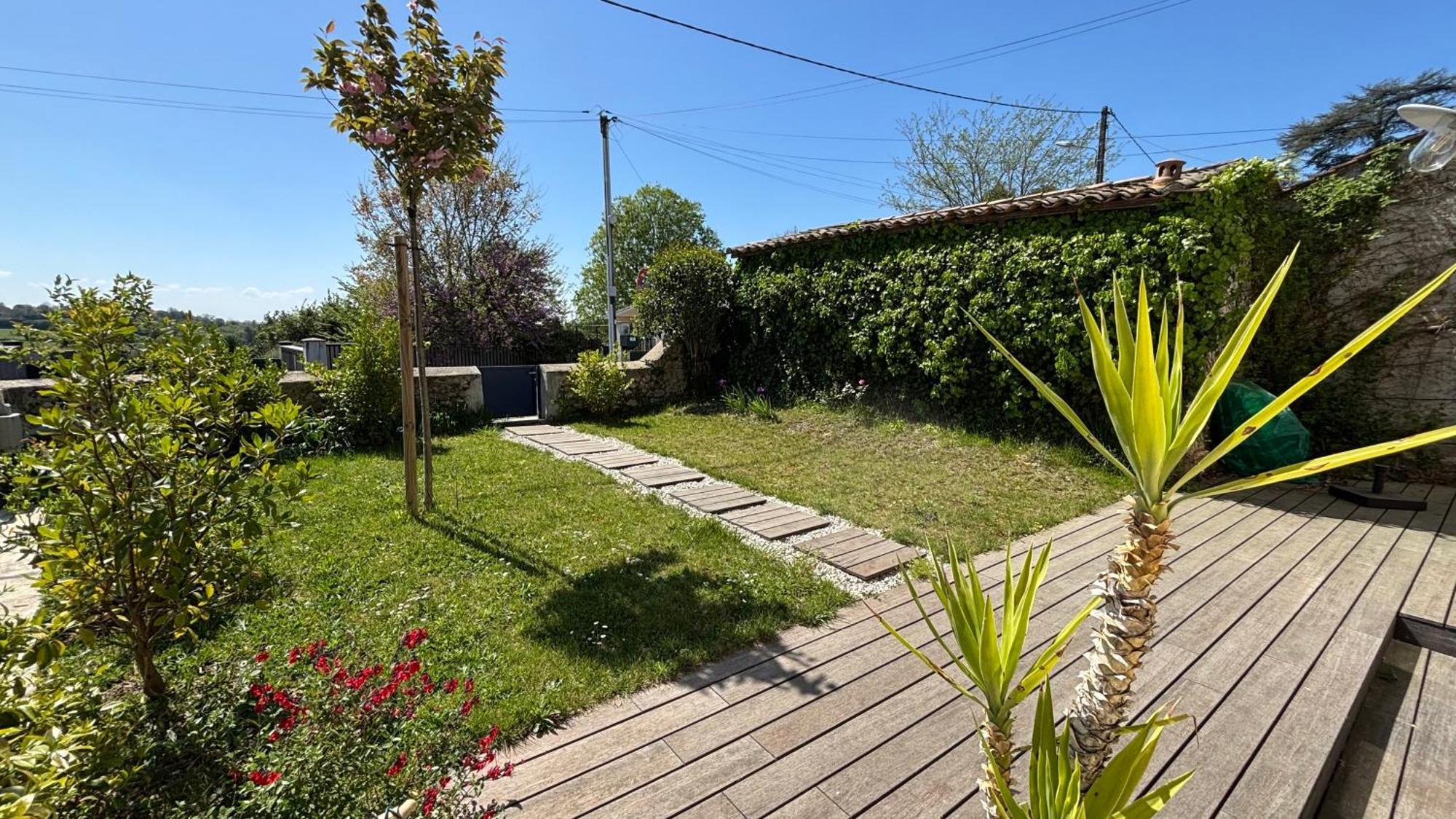 Maison De Charme Avec Jardin Et Terrasse Camblanes-et-Meynac Kültér fotó